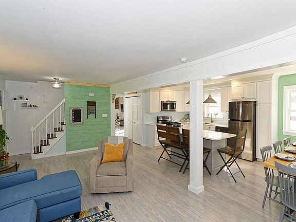 4th image of 6 Pinewood Dr