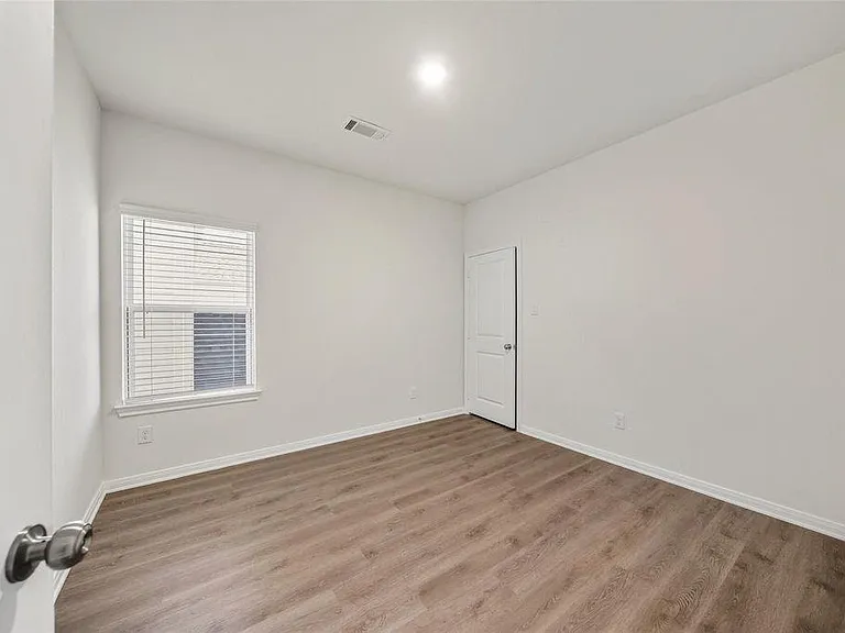 706 W Dallas — Photo 29