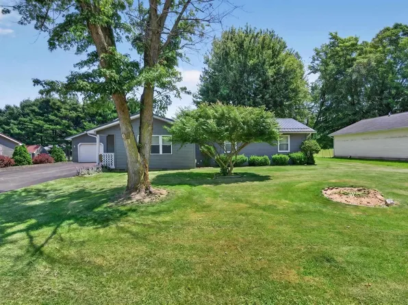 902 N Townline Rd, Lagrange, IN 46761
