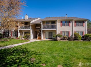 88 Crabapple Ln, Franklin Park, NJ