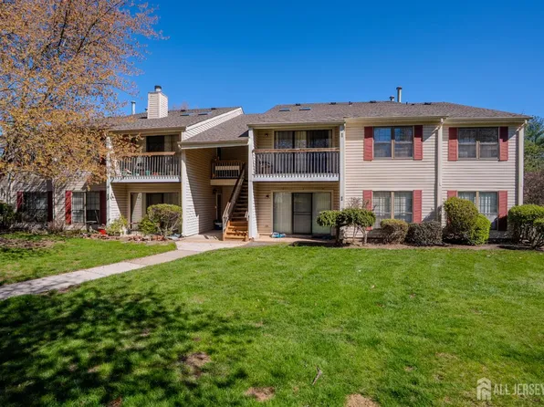 88 Crabapple Ln, Franklin Park, NJ 08823