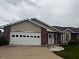 1557 Mason Ln, Burlington, IA 52601