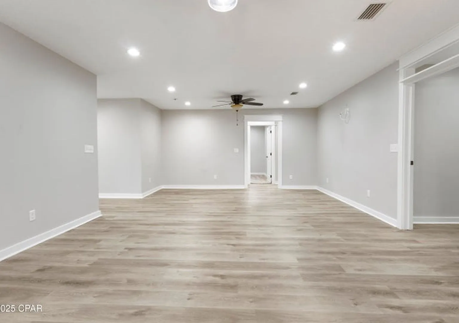 3 bed, 2.0 bath, 2600 sqft, $2,400 — Photo 4