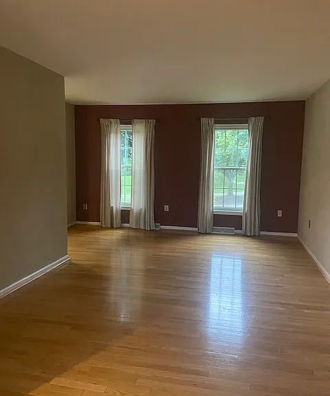 136 Crown Pointe Dr — Photo 1
