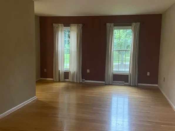 136 Crown Pointe Dr, York, PA 17402