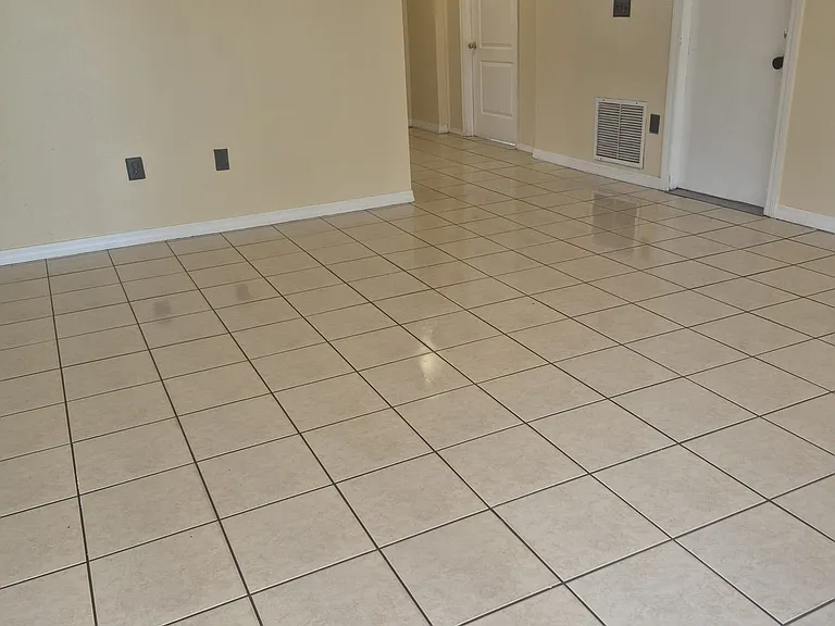 735 Toulon Dr — Photo 10