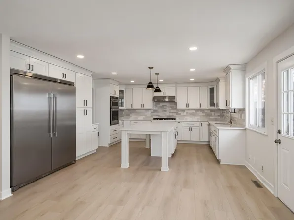 7783 Kingsview Ln N, Maple Grove, MN 55311