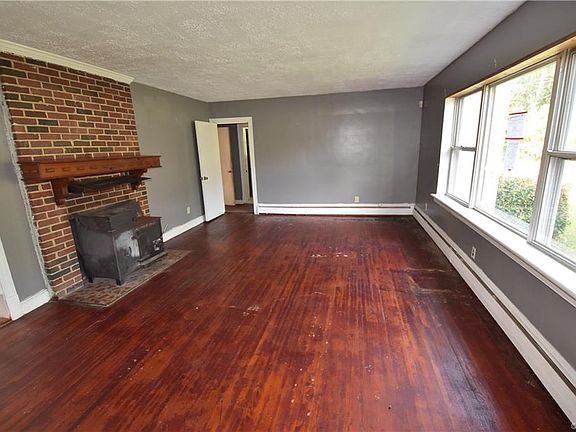 3rd image of 2810 Sandy Ln