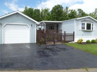 1140 Lockwood Dr, Lockport, NY 14094