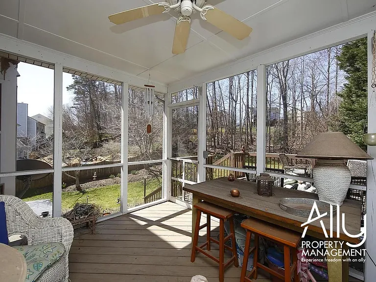 1236 Raintree Dr — Photo 17
