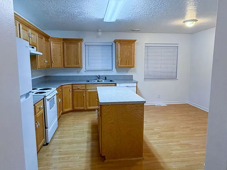 2105 Alan St #1 — Photo 5