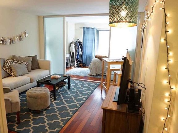 4th image of 279 E 44th St APT 4E