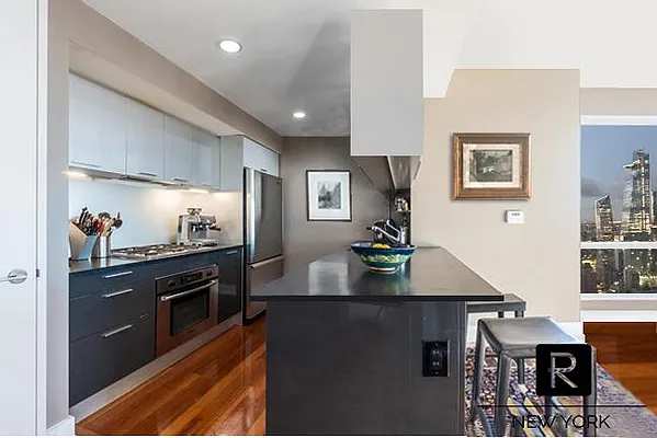 Rented by R New York | media 21