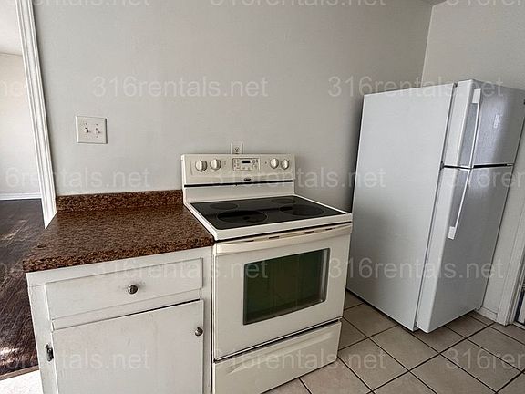 3rd image of 906 S High St #915