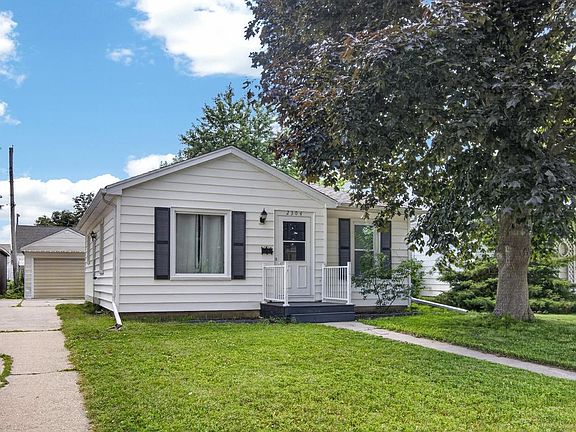 3rd image of 2304 James BOULEVARD