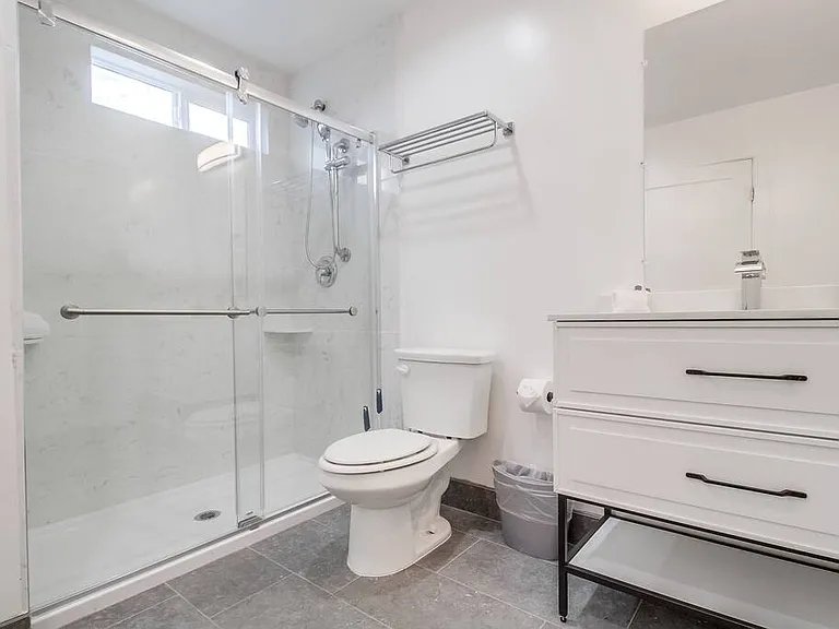 Full Bathroom1