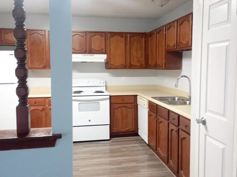 8119 Chipping — Photo 4