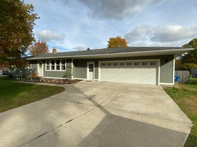 16464 Collins Ln, Spring Lake, MI, 49456