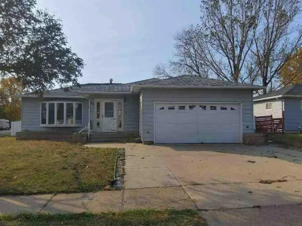 401 15th Ave W, Williston, ND 58801