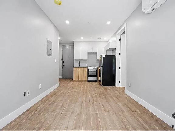 2nd image of 809 Midwood St #3C