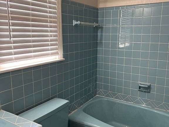 4th image of 3936 Clairmont Ave S Unit 2
