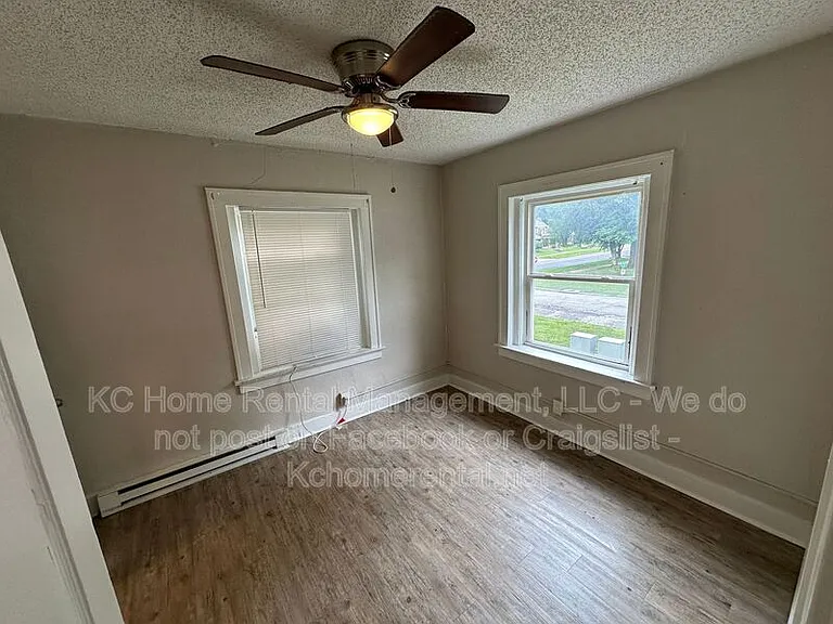305-307 N Gladstone Blvd #21 — Photo 27