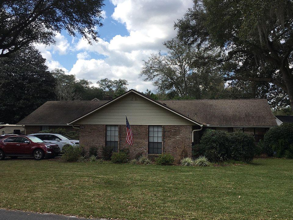 1st image of 755 NW Clubview Cir