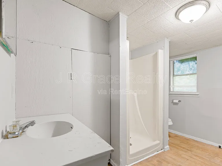 802 W Navasota St — Photo 10
