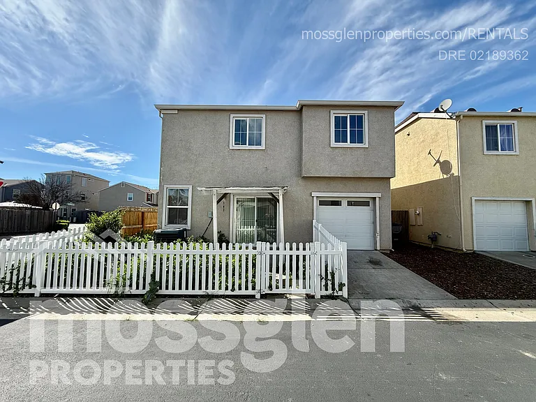 141 Chelwood Ln — Photo 29