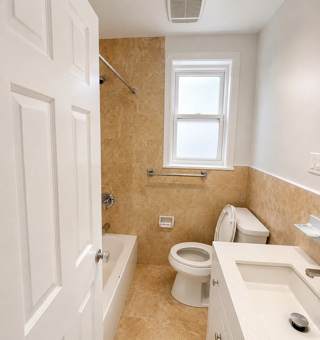 3 bed, 1200 sqft, $3,600 — Photo 2