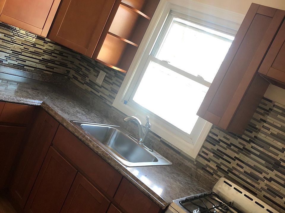 2nd image of 915 Union St Floor 2