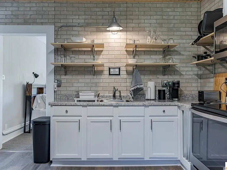 404 Washington St — Photo 11