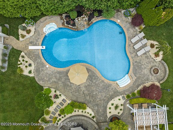 5th image of 2165 Bernadette Court