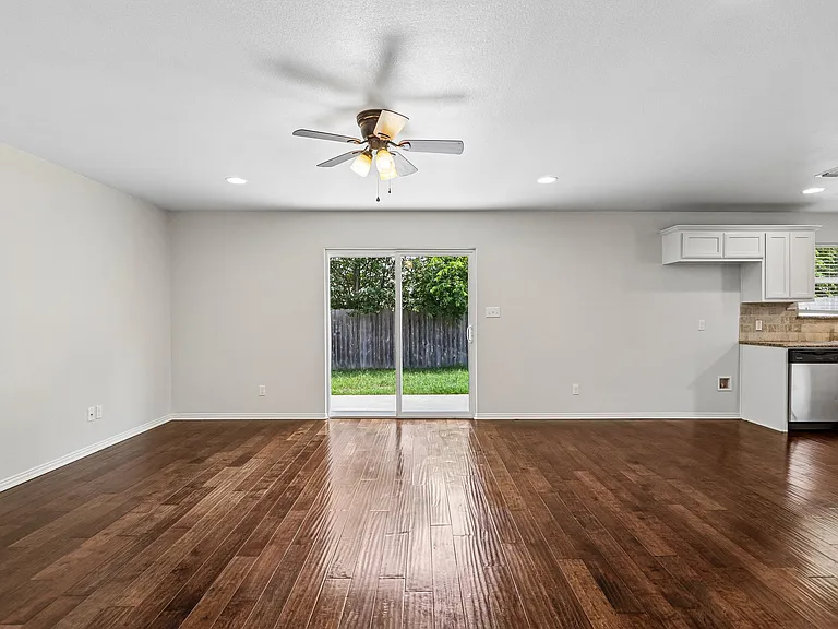 3017 N Hickory St — Photo 11