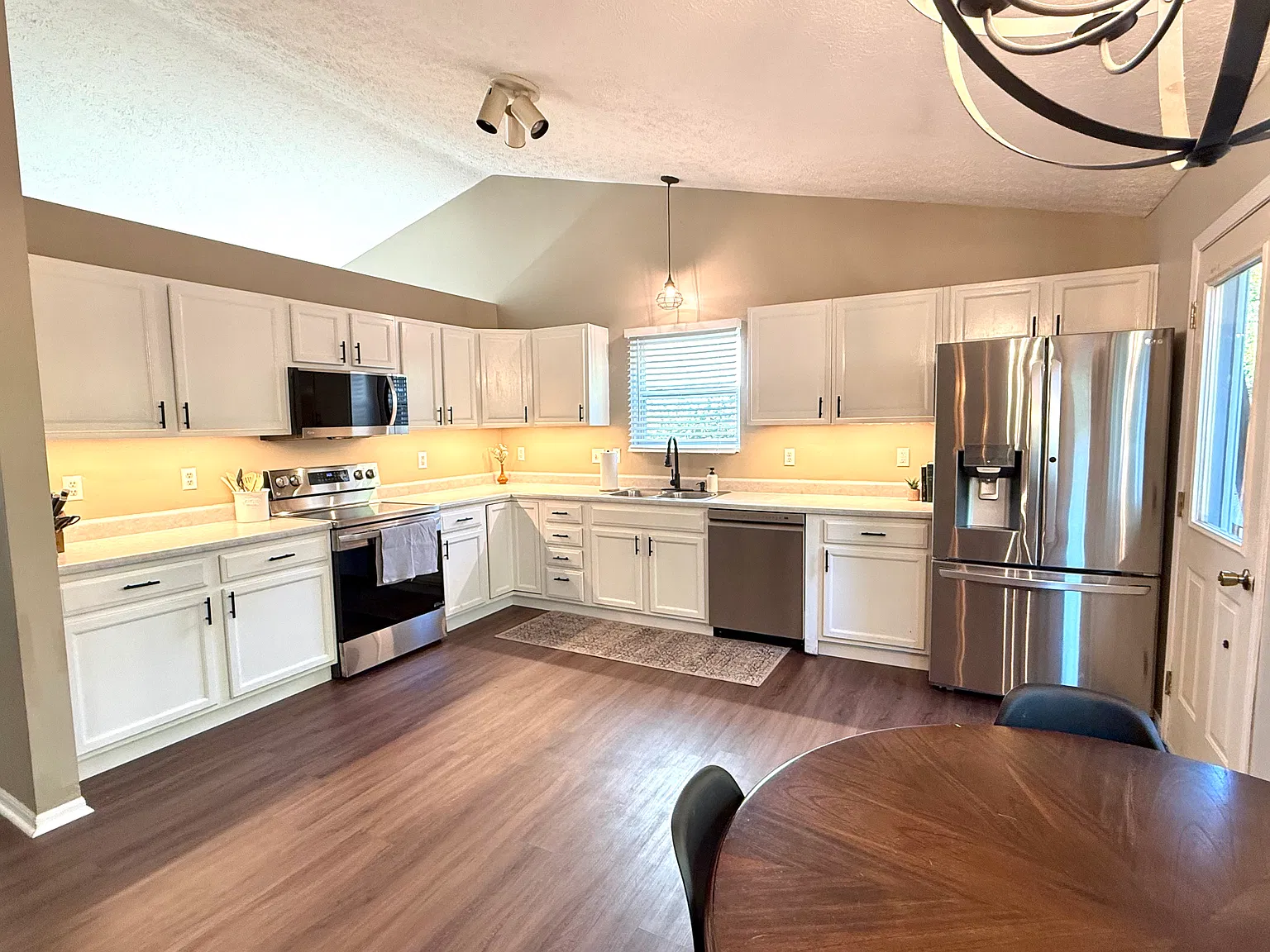 1584 Covina Dr — Photo 4