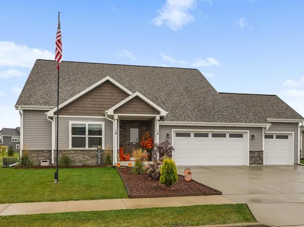 1451 Whalen DRIVE, Oconomowoc, WI 53066