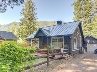 26877 E Chinook Ln, Rhododendron, OR 97049