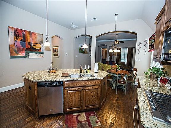 4th image of 853 Hidden Springs Ct
