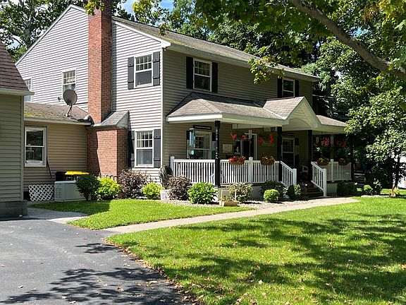 3rd image of 4 Little Troy Ln