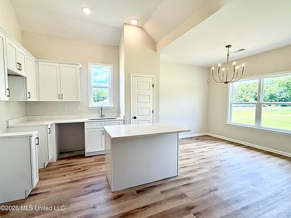 4th image of 1020 Great Glen Dr