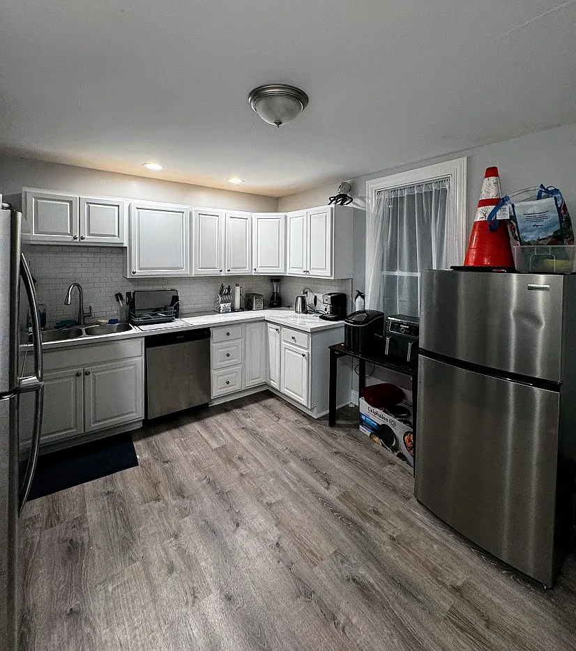 6 bed, 1950 sqft, $4,950 — Photo 2