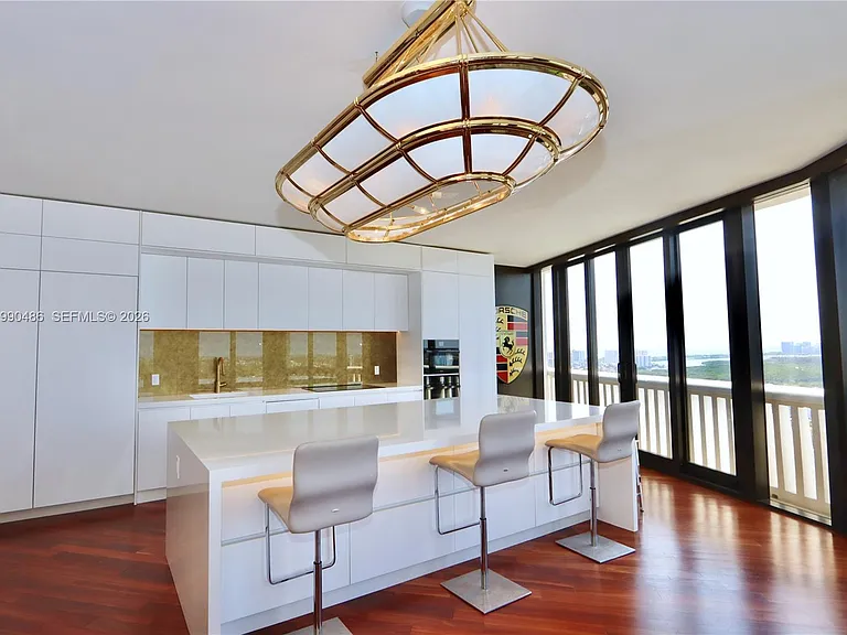 1000 Island Blvd #Penthouse 2 — Photo 8