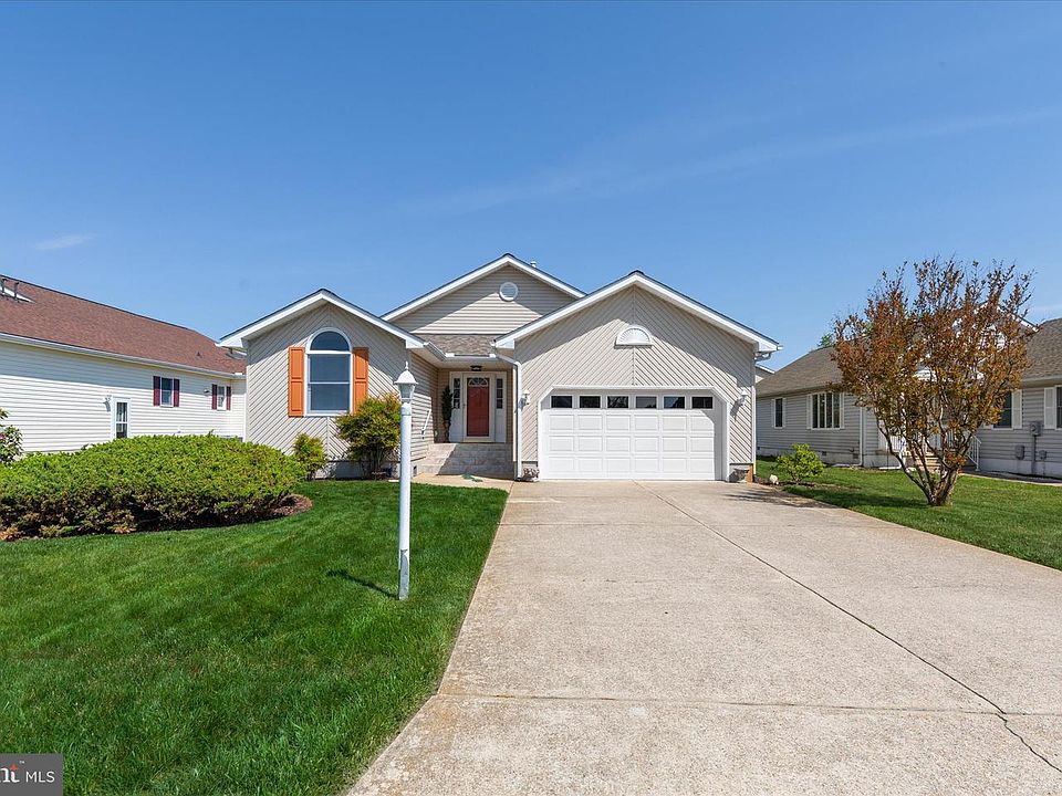 1st image of 36847 W Pond Cir