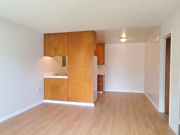 3rd image of 424 Paula Ct #3