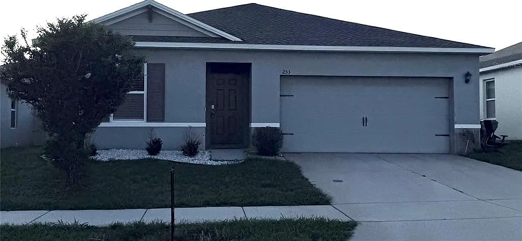 3 bed, 2.0 bath, 1426 sqft, $1,800 — Photo 1