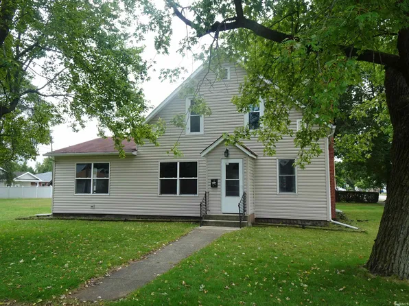 156 W Saint Louis St, Knox, IN 46534