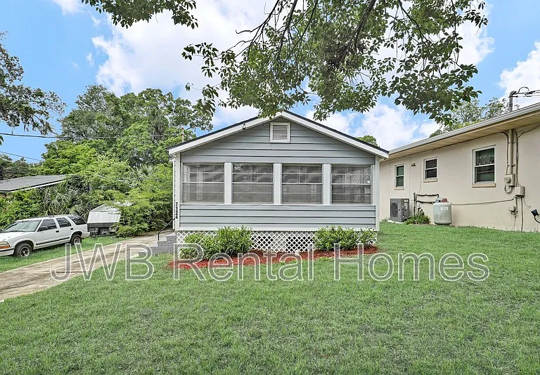 7124 Lorain St — Photo 15