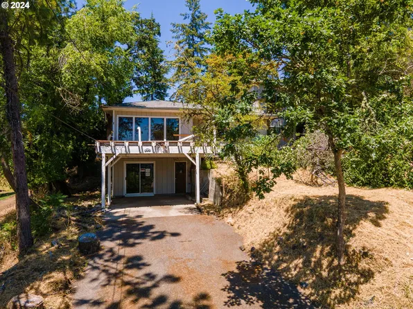 1314 NE Beulah Dr, Roseburg, OR 97470