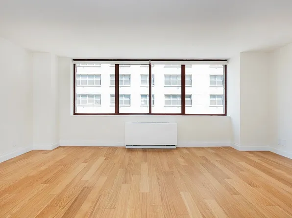 260 West 52nd Street image 3 of 10