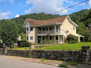 148 Church St APT 2, Whitesburg, KY 41858